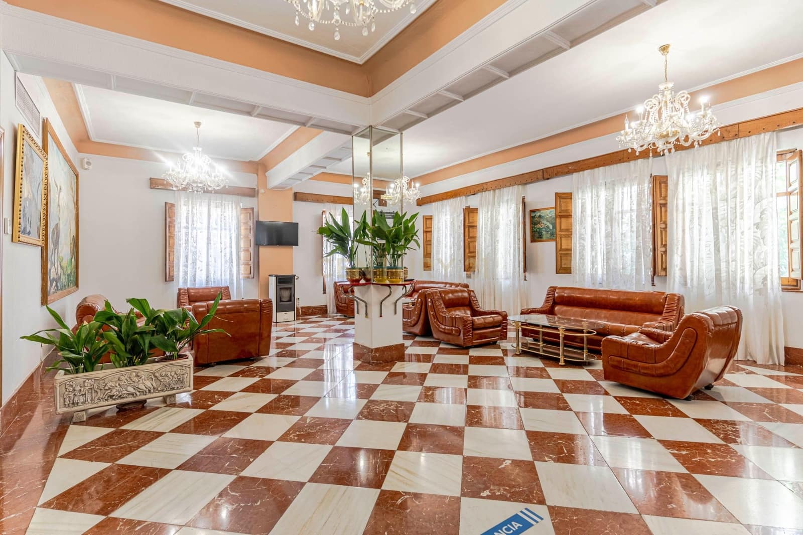 Hotel til salg i Lanjaron - € 1.500.000 (Ref: 9289737)