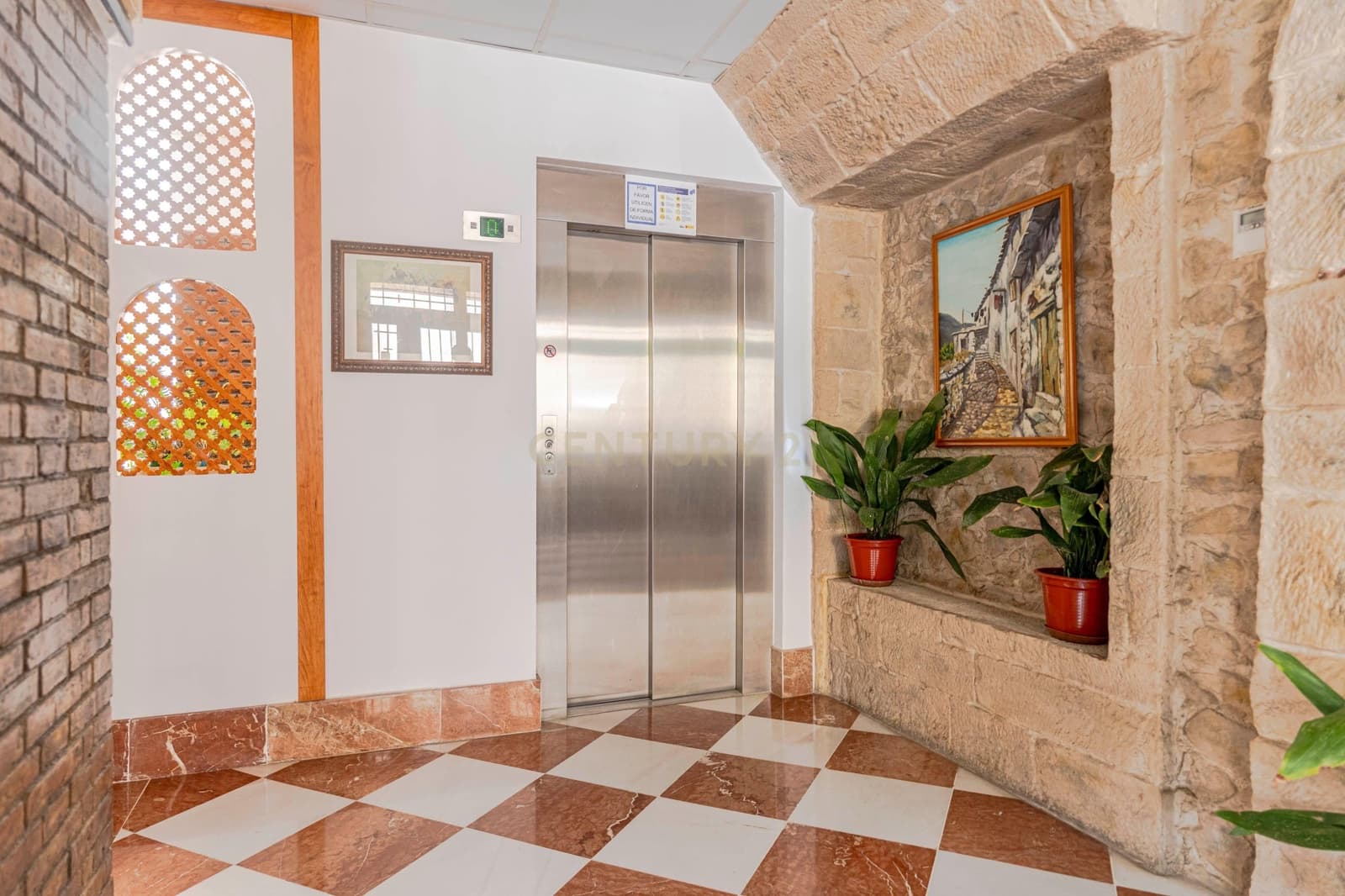 Hotel til salg i Lanjaron - € 1.500.000 (Ref: 9289737)