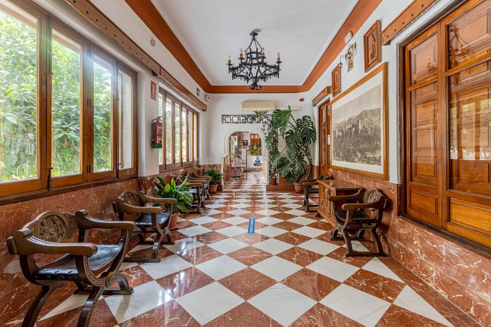 Hotel til salg i Lanjaron - € 1.500.000 (Ref: 9289737)