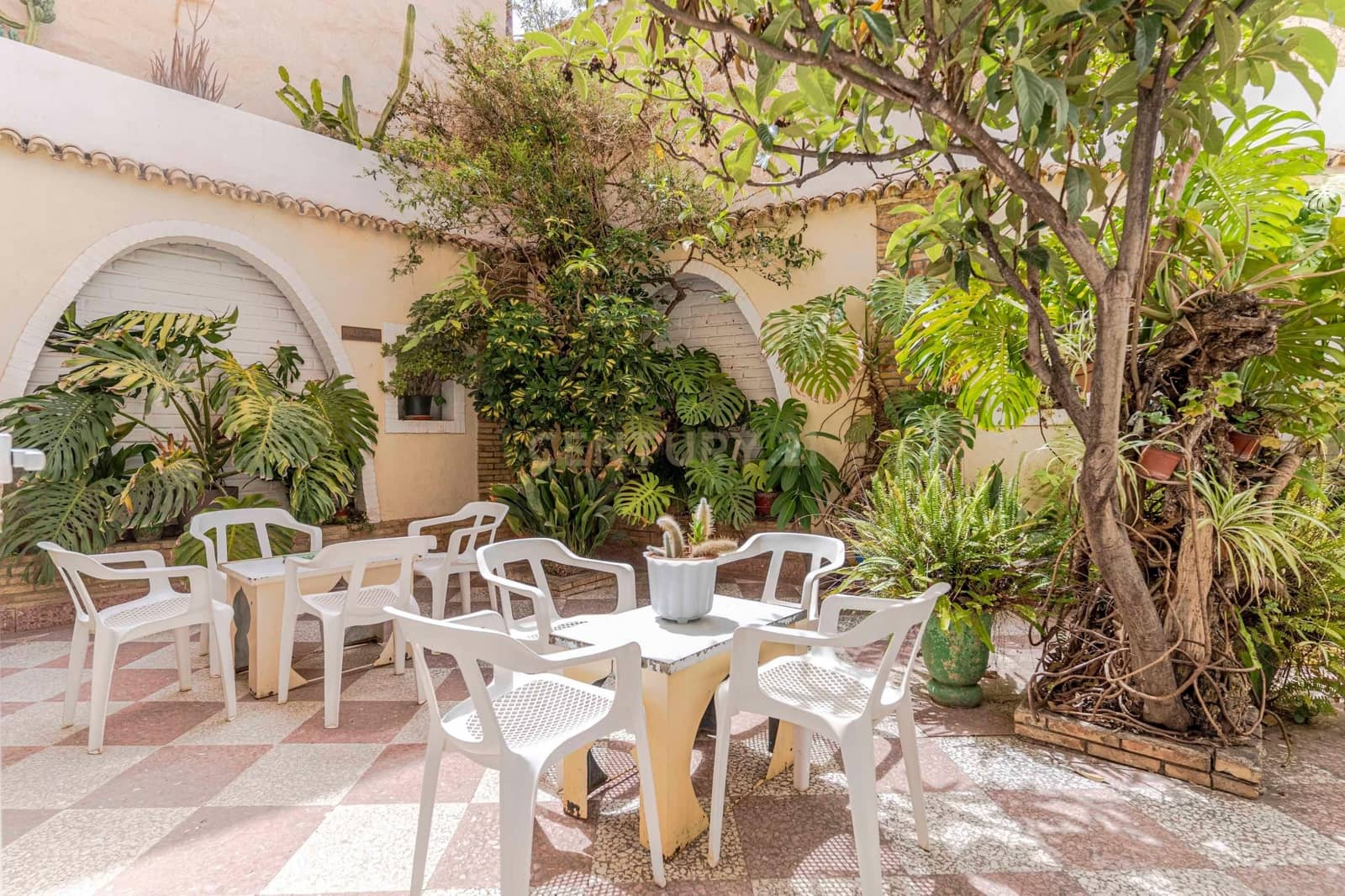 Hotel til salg i Lanjaron - € 1.500.000 (Ref: 9289737)