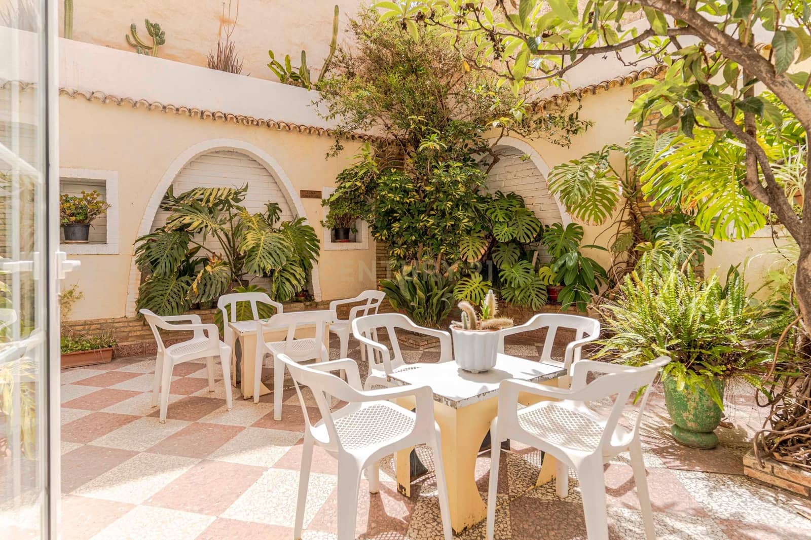 Hotel til salg i Lanjaron - € 1.500.000 (Ref: 9289737)