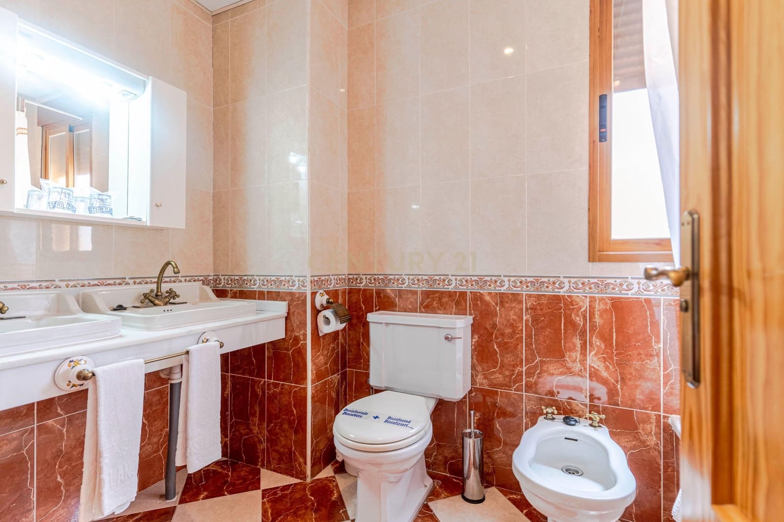 Hotel til salg i Lanjaron - € 1.500.000 (Ref: 9289737)