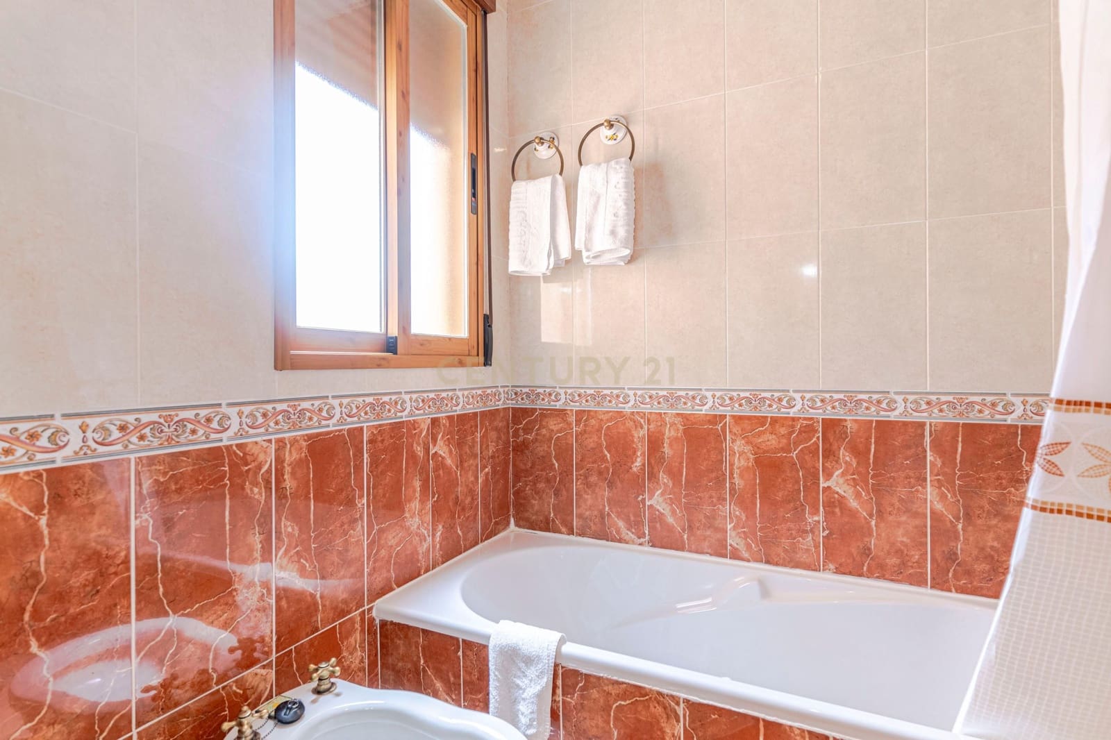 Hotel til salg i Lanjaron - € 1.500.000 (Ref: 9289737)