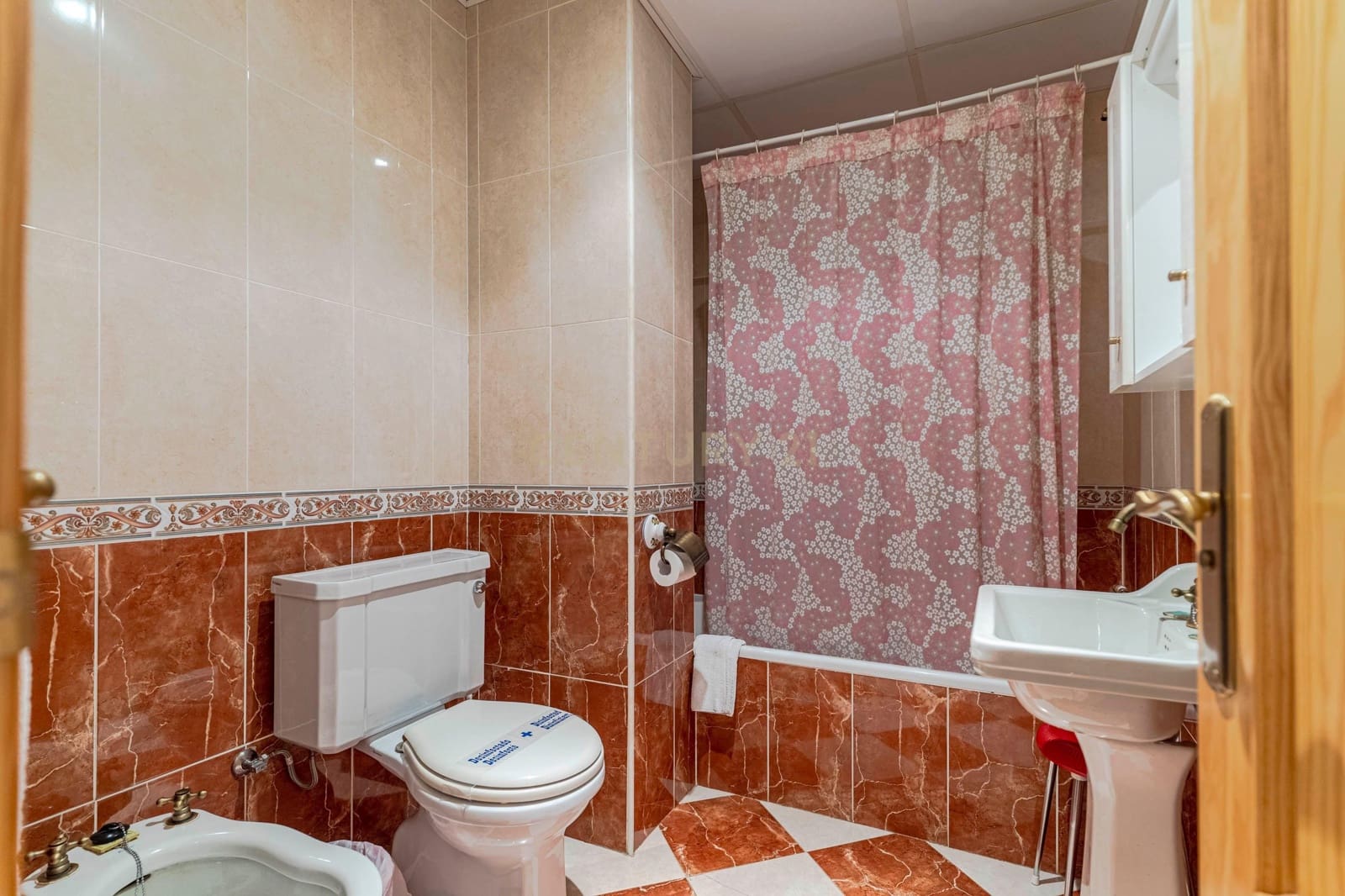 Hotel til salg i Lanjaron - € 1.500.000 (Ref: 9289737)