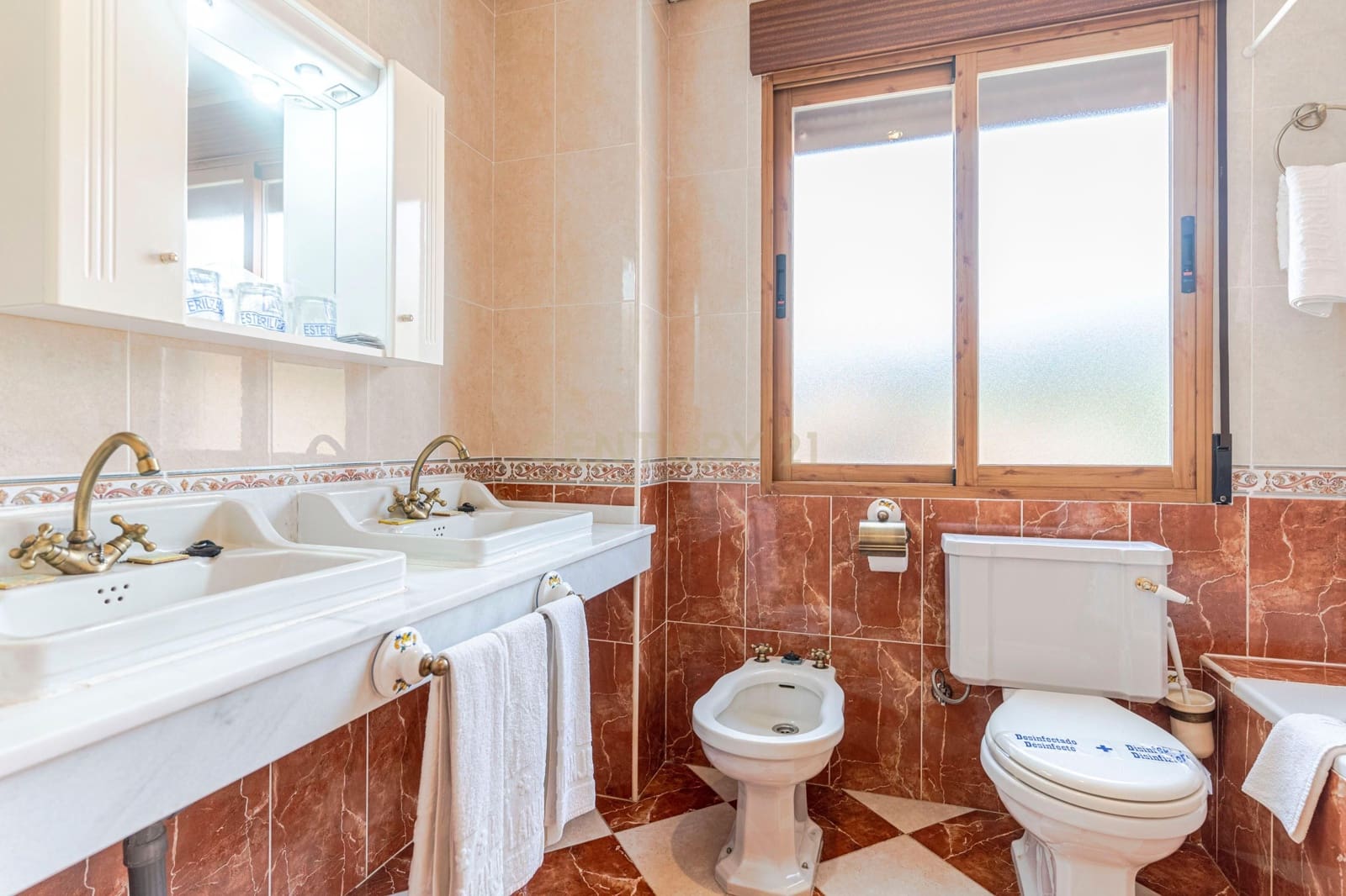 Hotel til salg i Lanjaron - € 1.500.000 (Ref: 9289737)