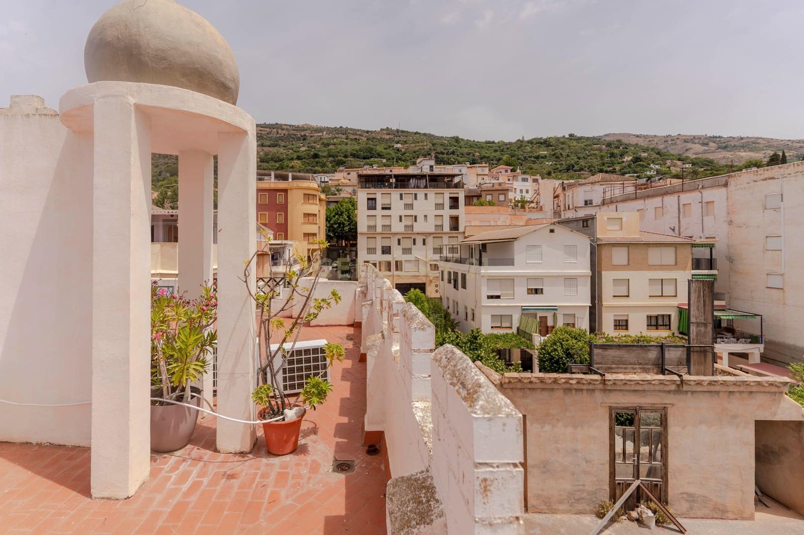 Hotel til salg i Lanjaron - € 1.500.000 (Ref: 9289737)