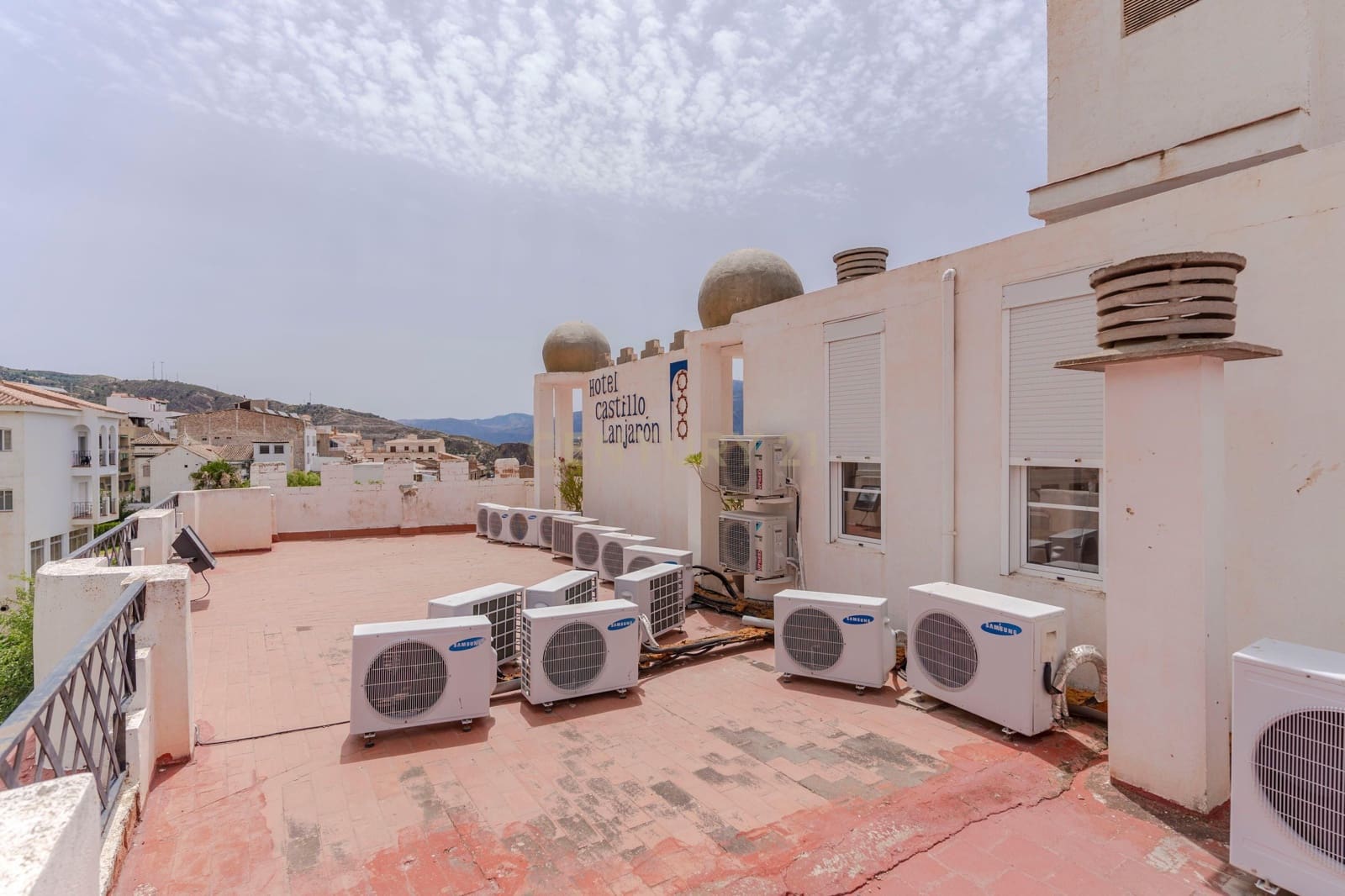 Hotel til salg i Lanjaron - € 1.500.000 (Ref: 9289737)