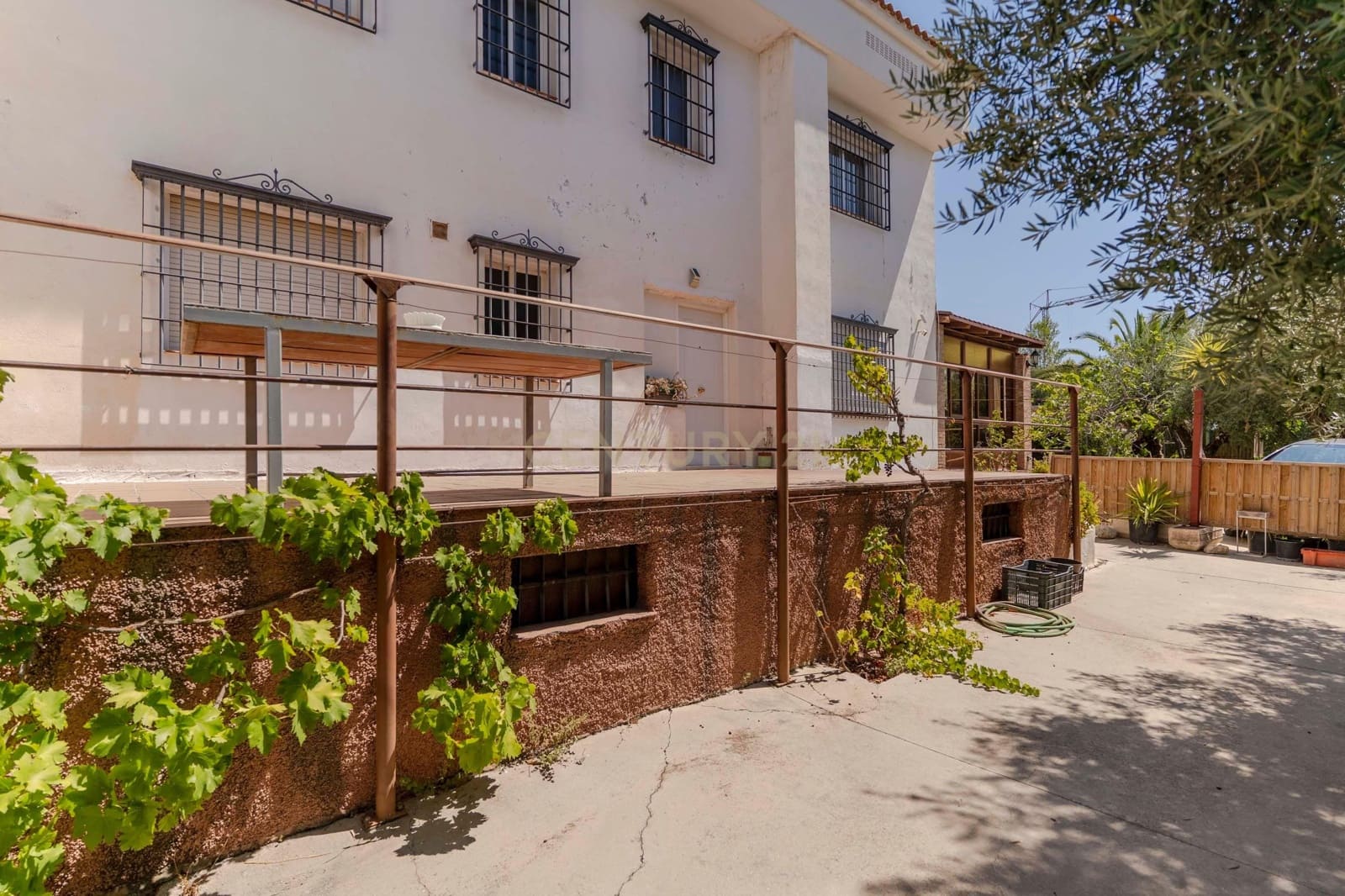 30 bedroom Finca/Country House for sale in Gojar - € 970,000 (Ref: 9289739)