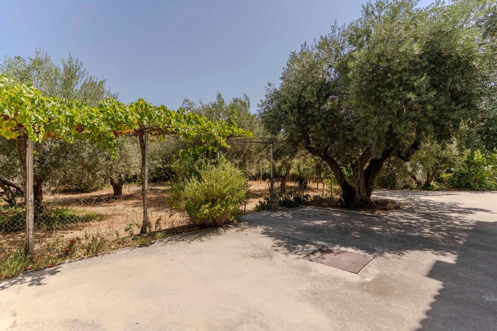 30 bedroom Finca/Country House for sale in Gojar - € 970,000 (Ref: 9289739)