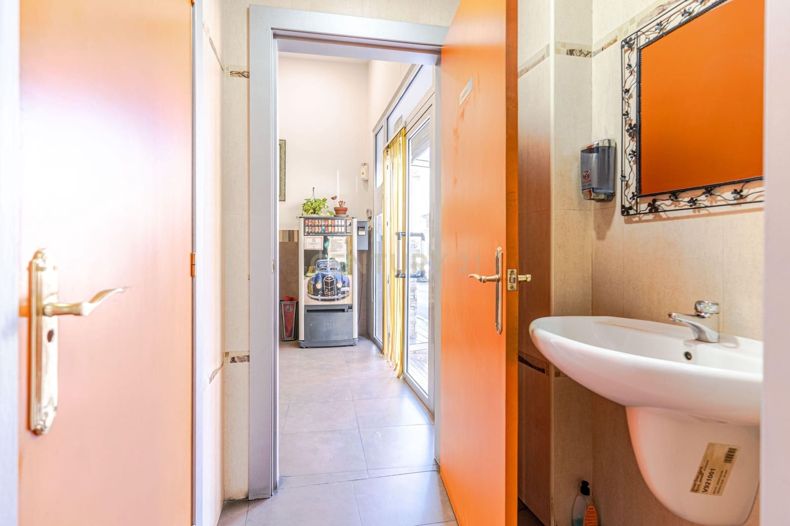 Commercial for sale in Las Gabias - € 99,900 (Ref: 9289822)