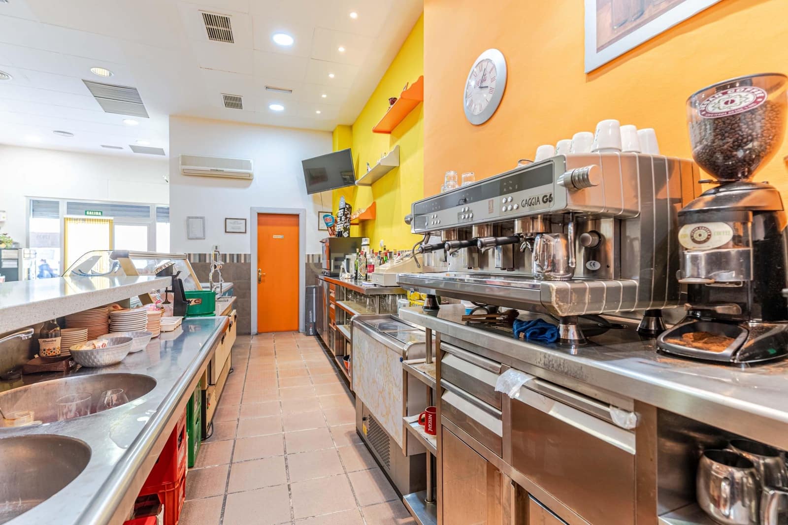 Commercial for sale in Las Gabias - € 99,900 (Ref: 9289822)