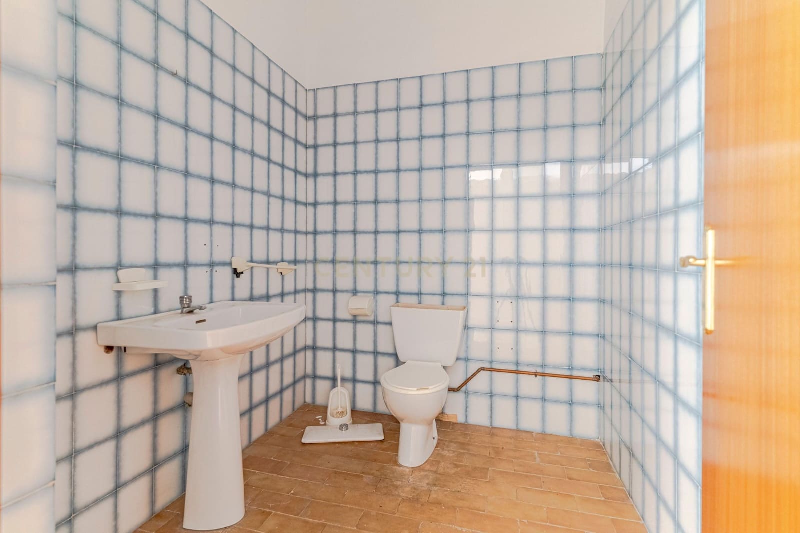 Commercieel te koop in Pinos Puente - € 89.000 (Ref: 9289823)