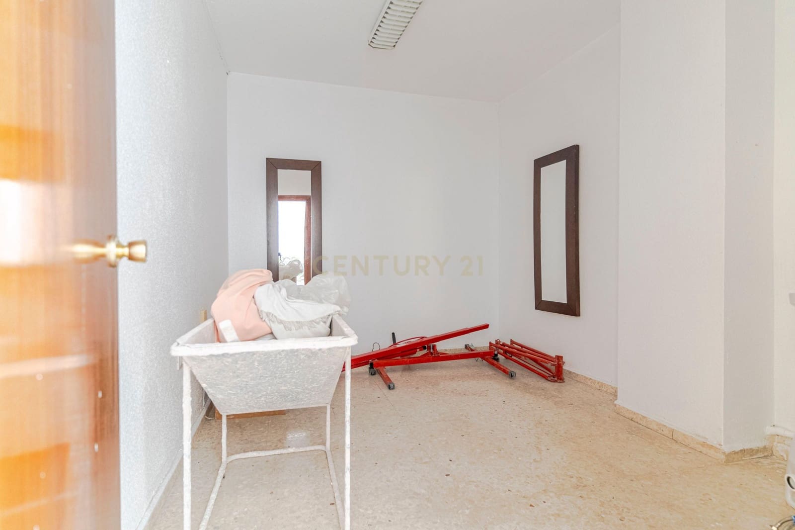 Commercieel te koop in Pinos Puente - € 89.000 (Ref: 9289823)