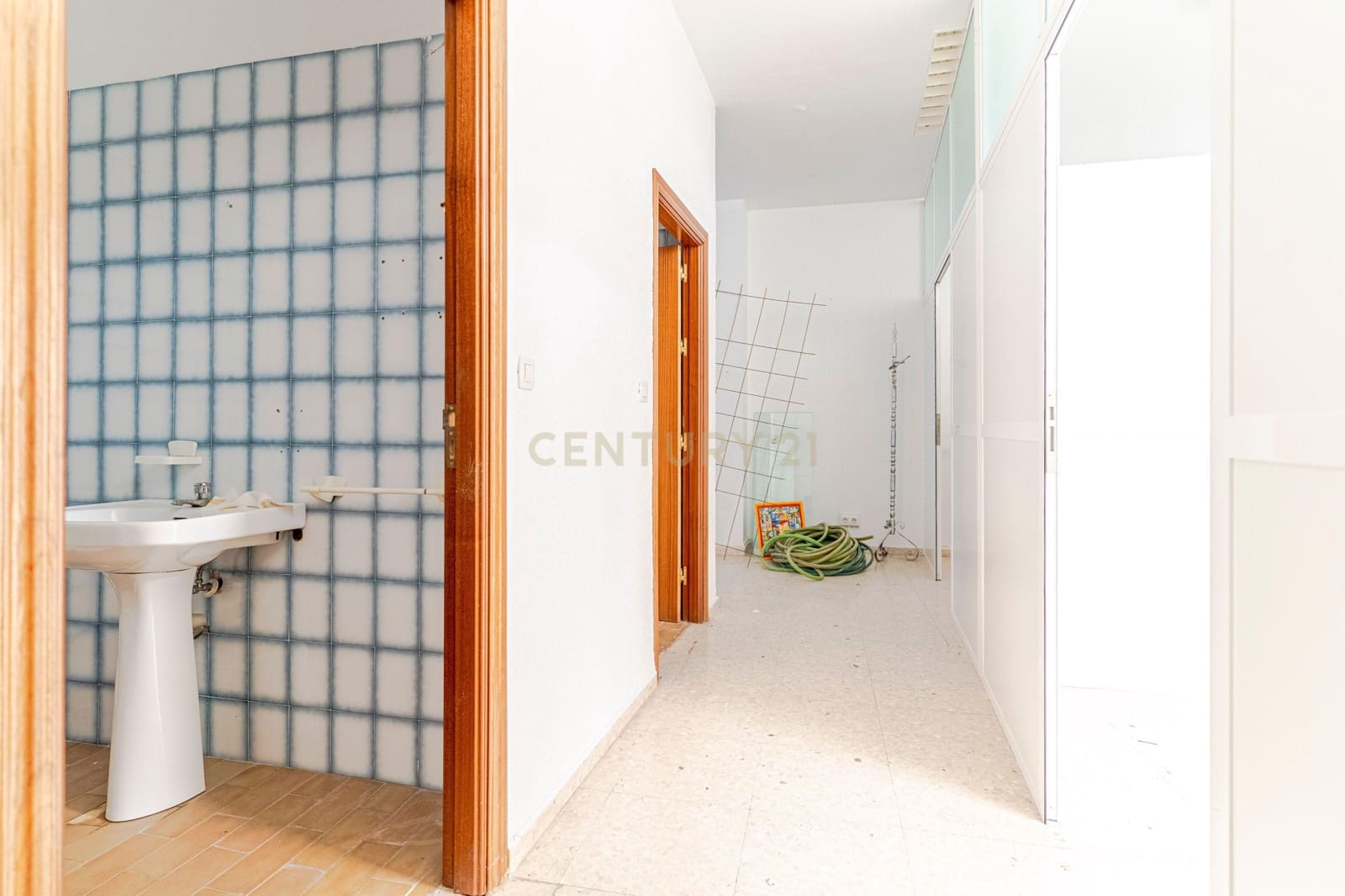 Commercieel te koop in Pinos Puente - € 89.000 (Ref: 9289823)