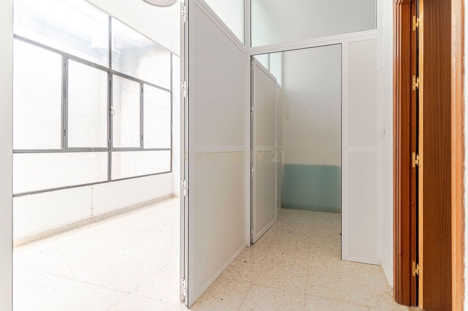 Commercieel te koop in Pinos Puente - € 89.000 (Ref: 9289823)