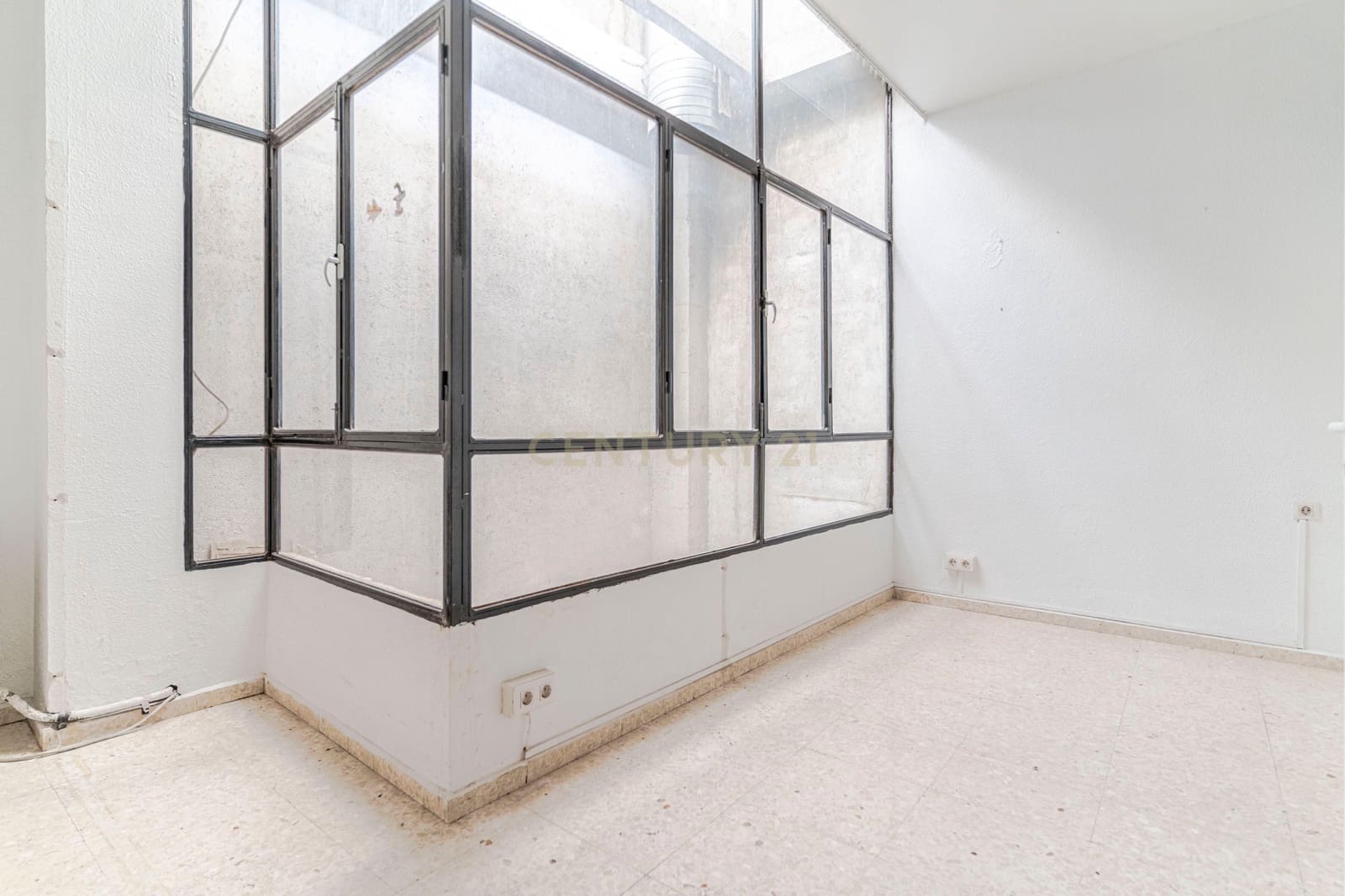 Commercieel te koop in Pinos Puente - € 89.000 (Ref: 9289823)