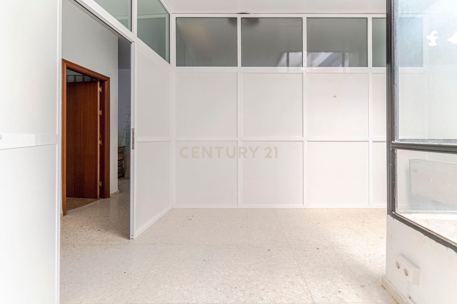 Commercieel te koop in Pinos Puente - € 89.000 (Ref: 9289823)