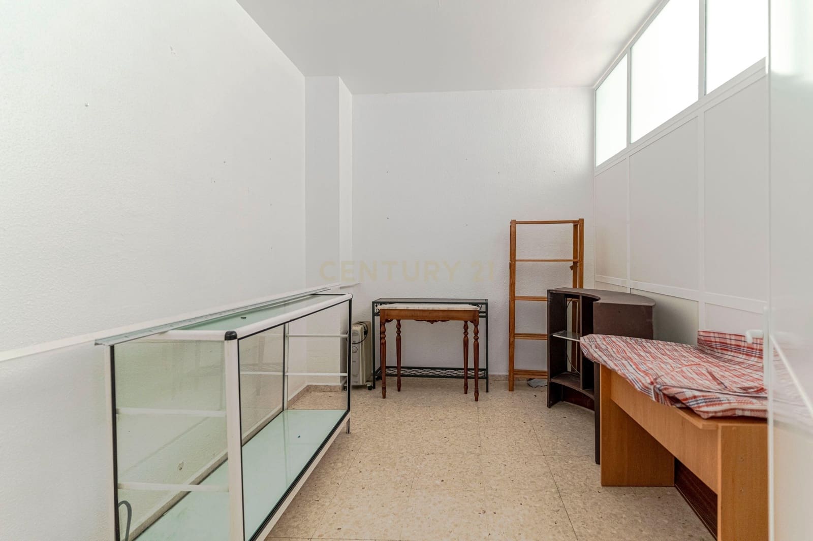 Commercieel te koop in Pinos Puente - € 89.000 (Ref: 9289823)