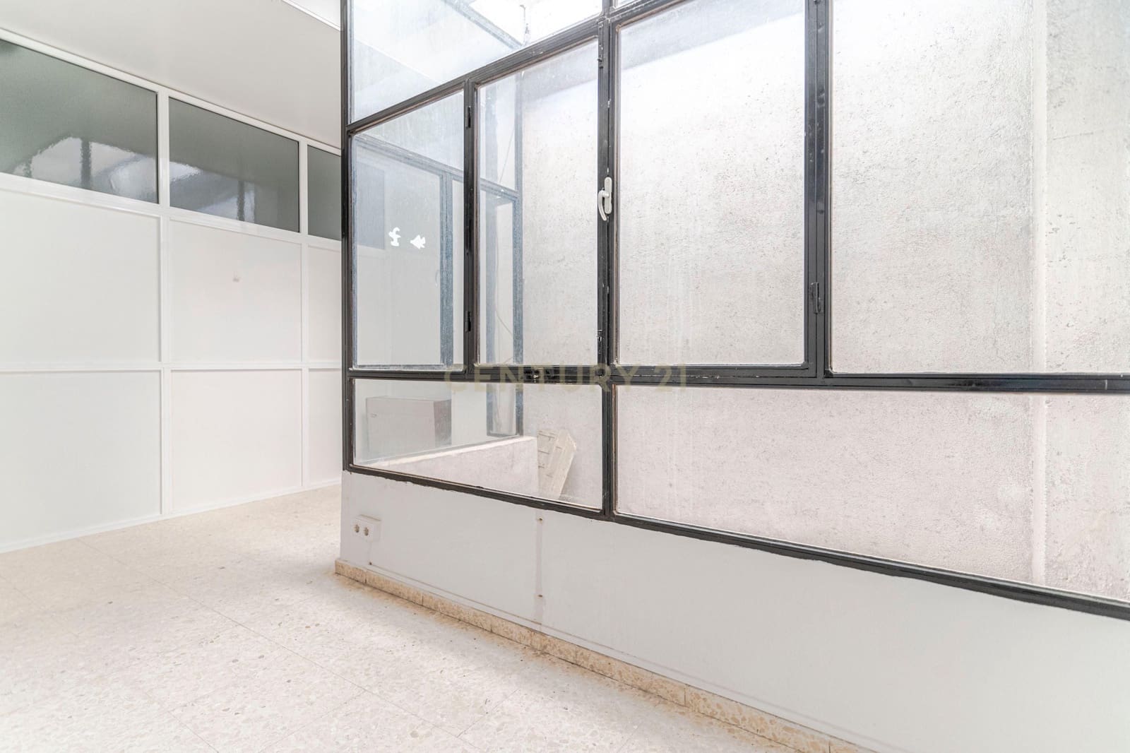 Commercieel te koop in Pinos Puente - € 89.000 (Ref: 9289823)