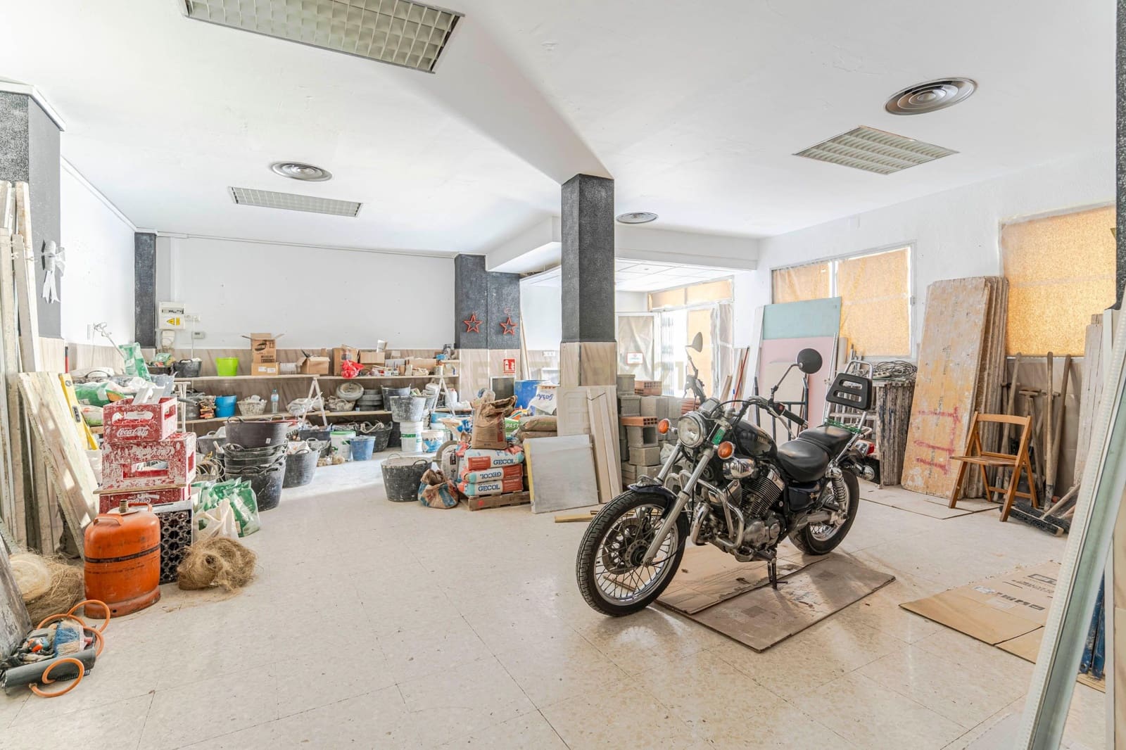 Commercieel te koop in Pinos Puente - € 89.000 (Ref: 9289823)