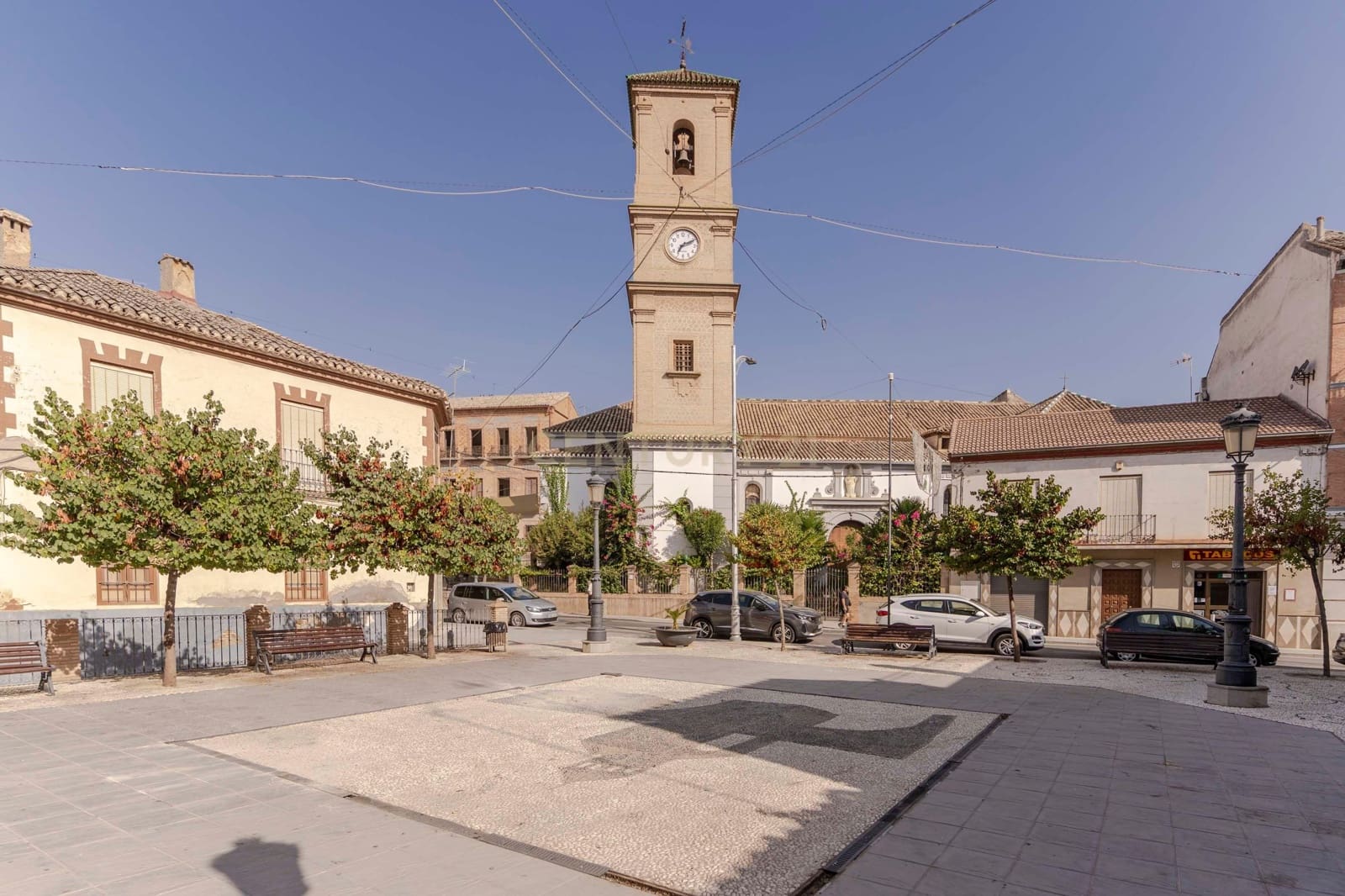 Commercieel te koop in Pinos Puente - € 89.000 (Ref: 9289823)