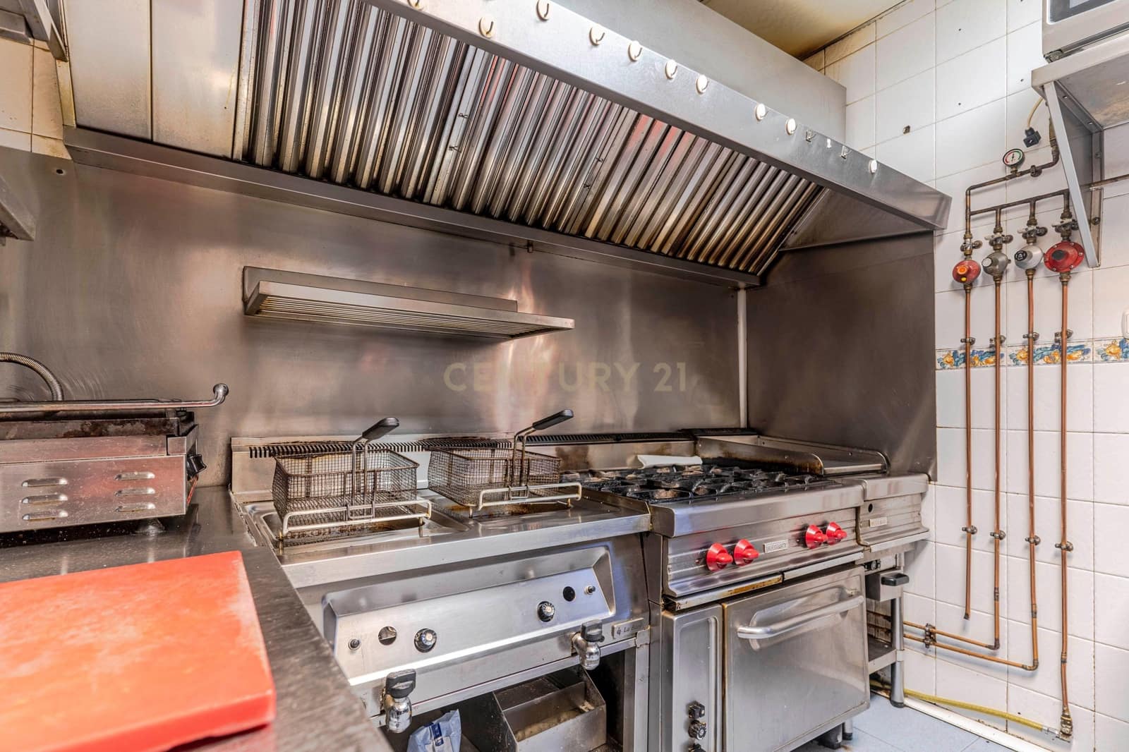 Comercial para venda em Pinos Puente - 445 000 € (Ref: 9289825)