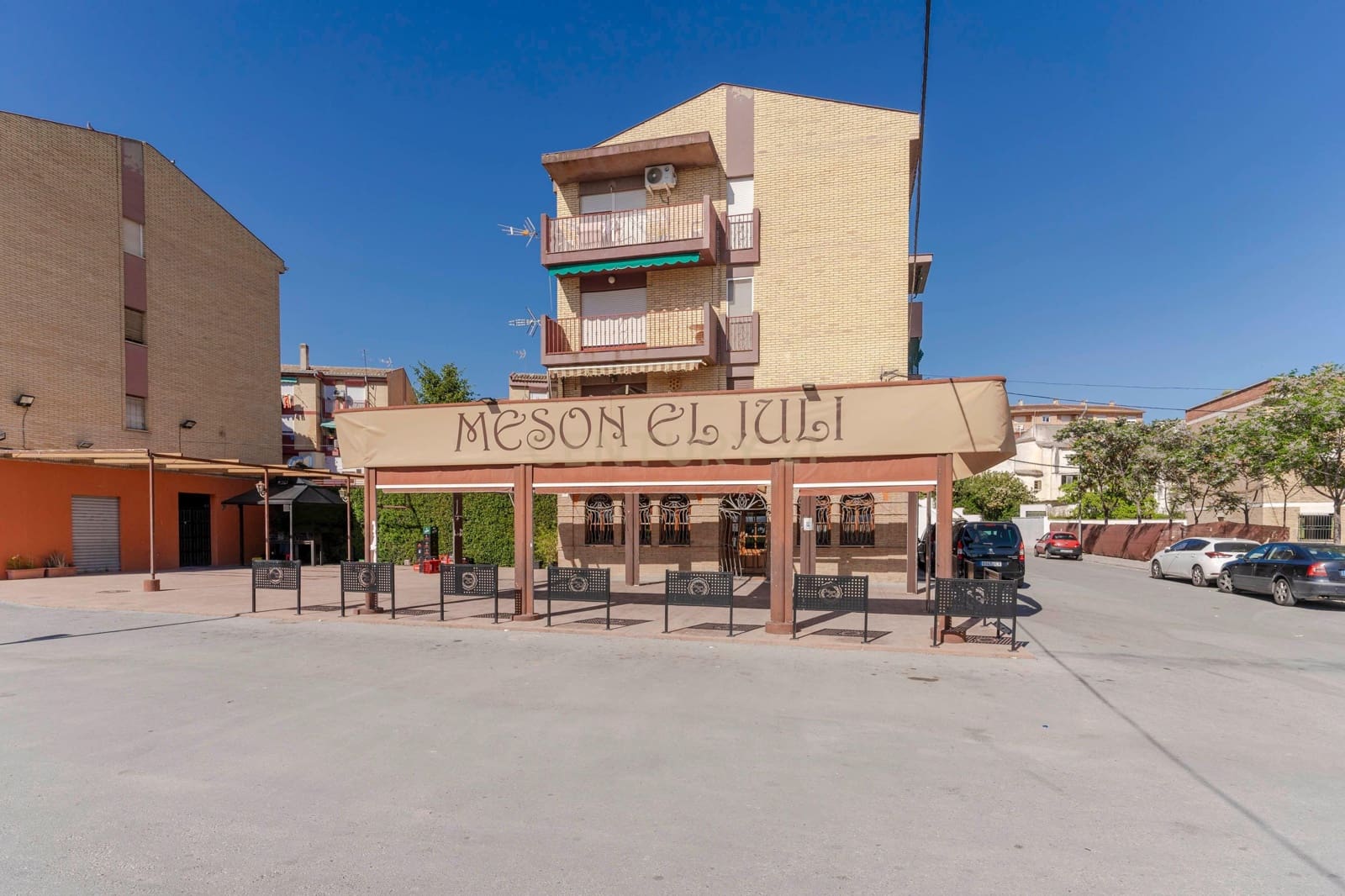 Comercial para venda em Pinos Puente - 445 000 € (Ref: 9289825)