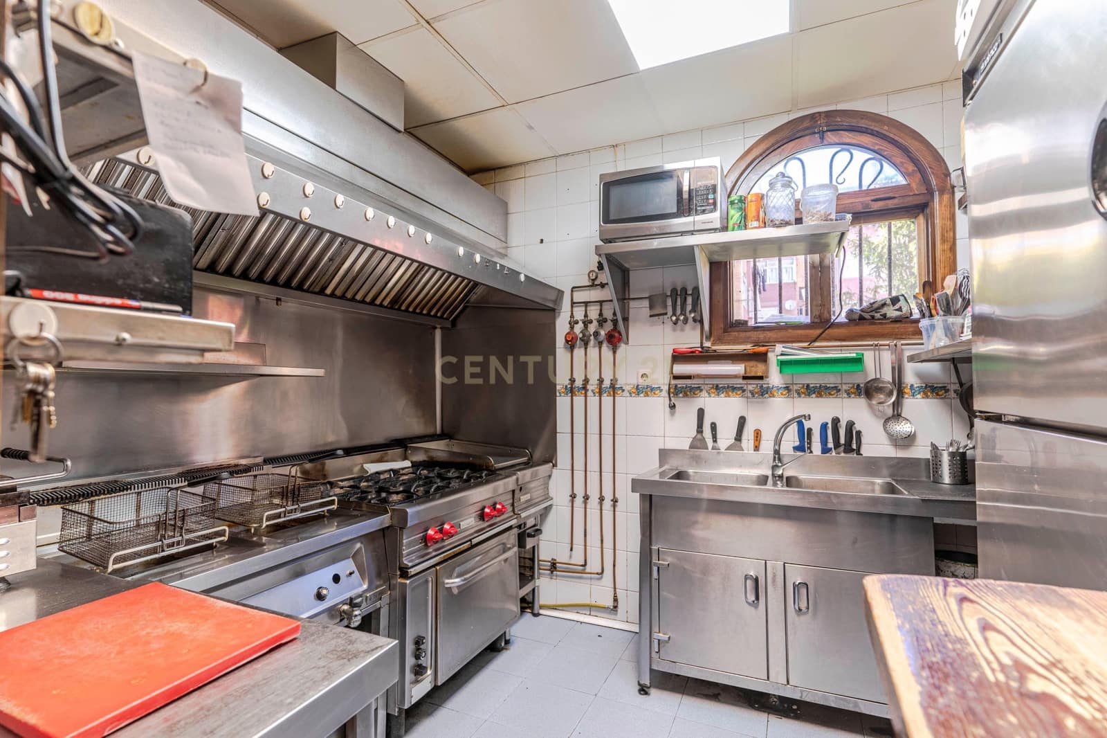 Comercial para venda em Pinos Puente - 445 000 € (Ref: 9289825)