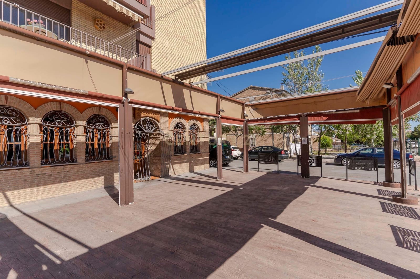 Comercial para venda em Pinos Puente - 445 000 € (Ref: 9289825)