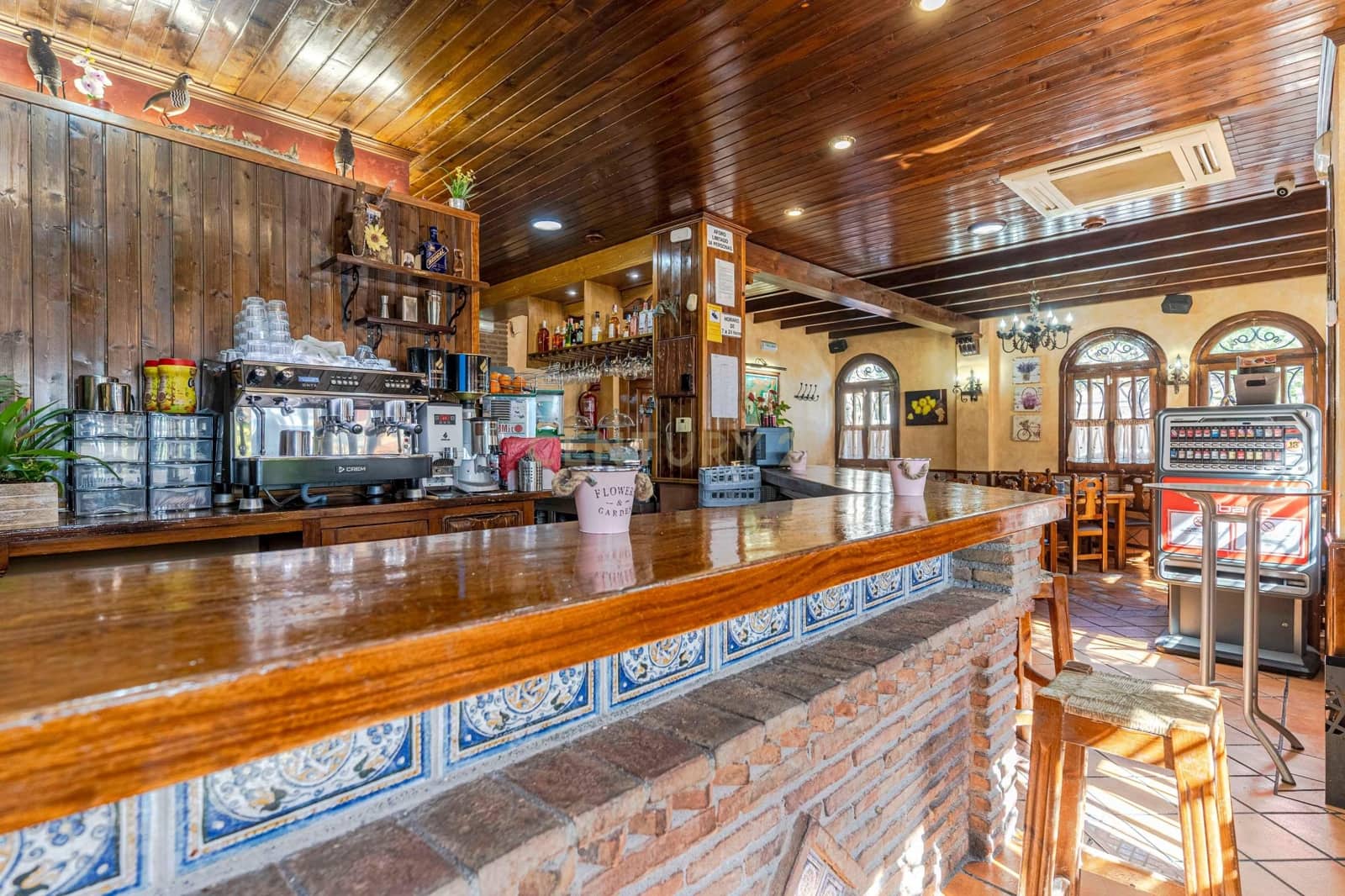 Comercial para venda em Pinos Puente - 445 000 € (Ref: 9289825)