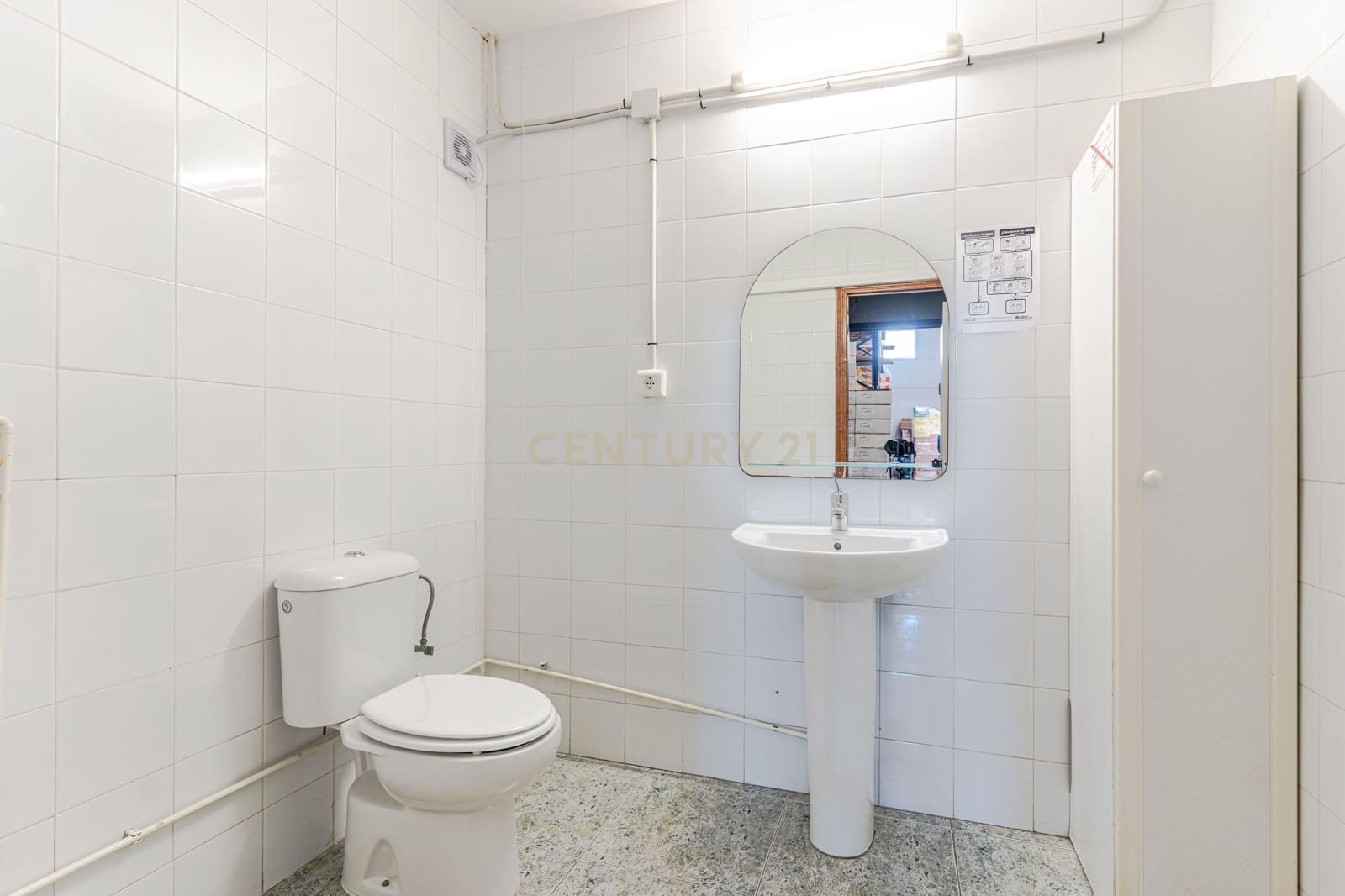 Commercial for sale in Almeria city - € 725,000 (Ref: 9289827)