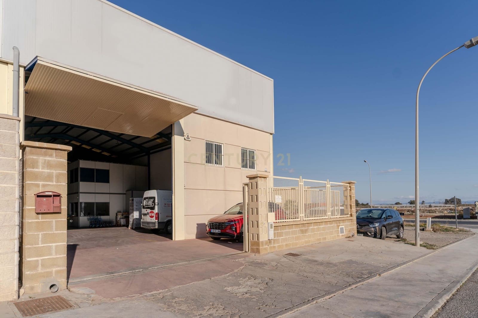 Commercial for sale in Almeria city - € 725,000 (Ref: 9289827)