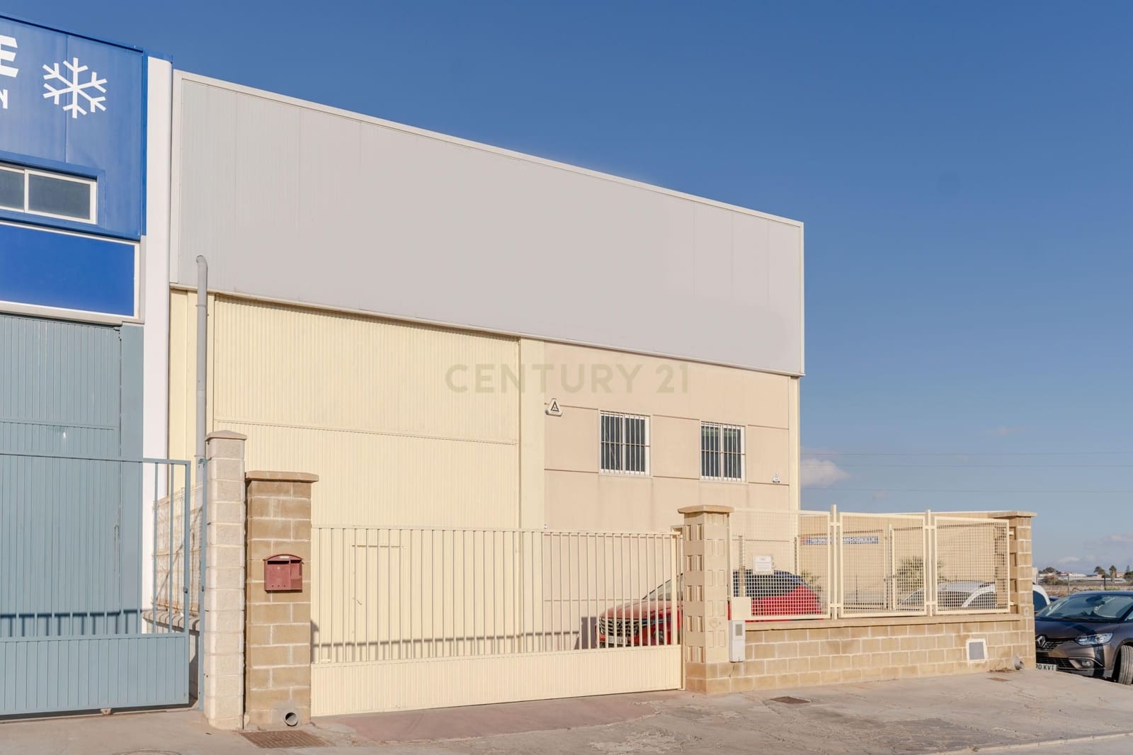 Commercial for sale in Almeria city - € 725,000 (Ref: 9289827)