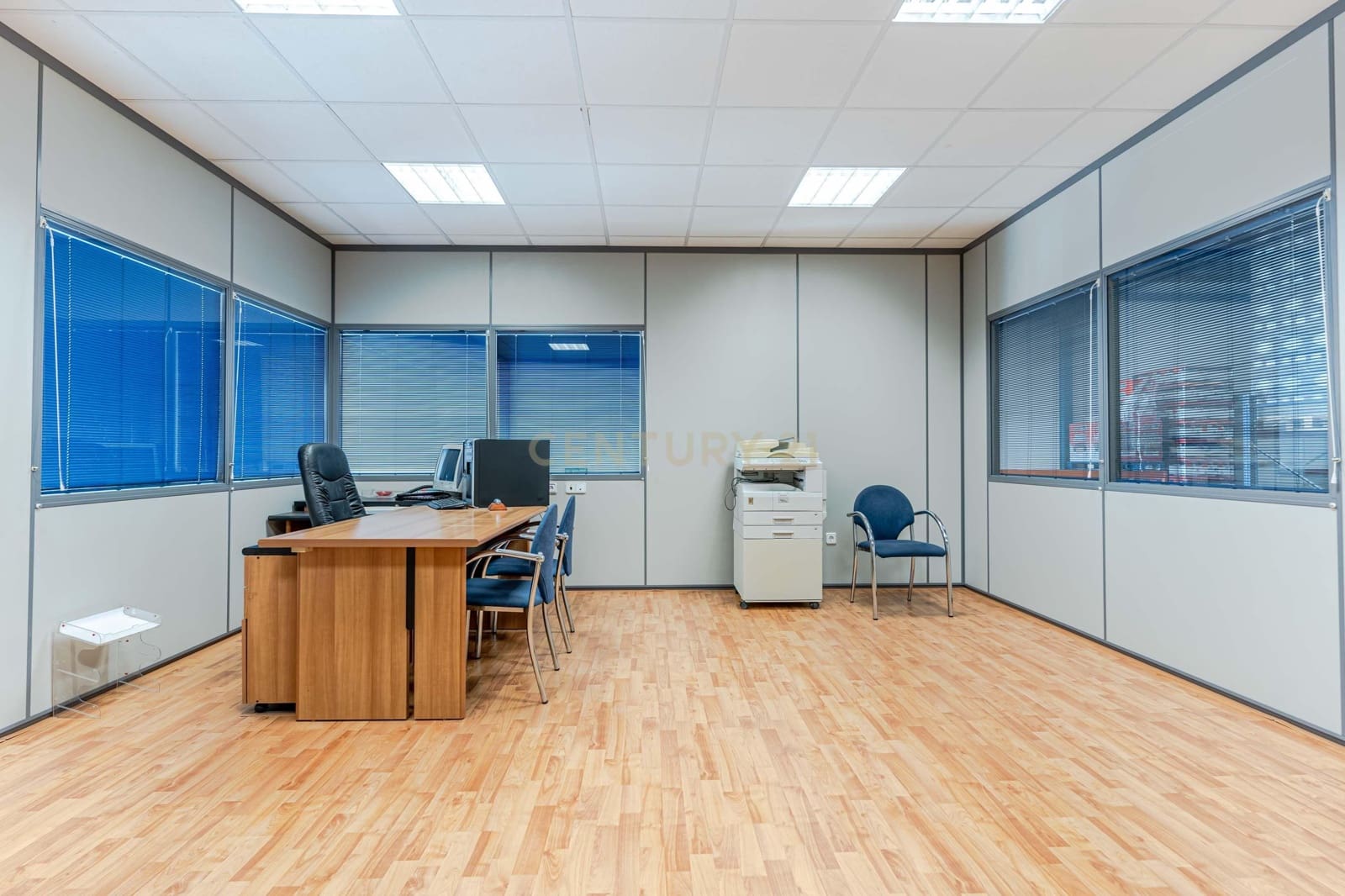 Commercial for sale in Almeria city - € 725,000 (Ref: 9289827)