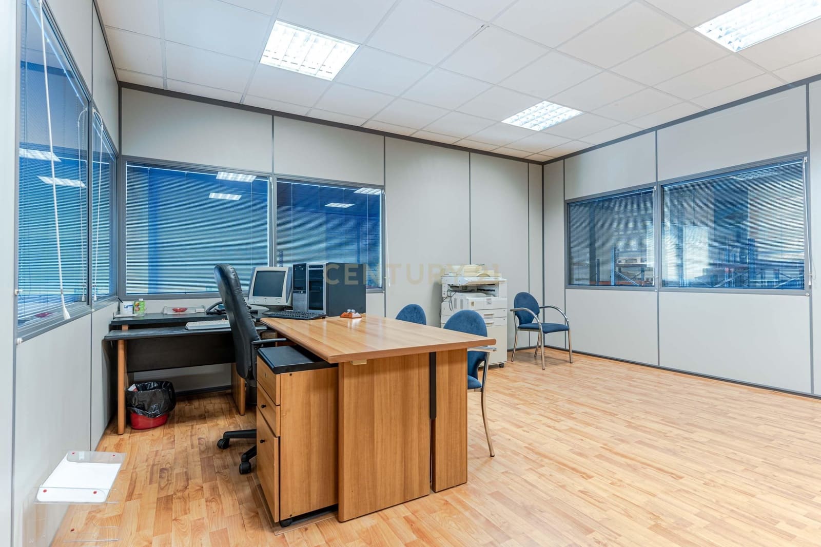 Commercial for sale in Almeria city - € 725,000 (Ref: 9289827)