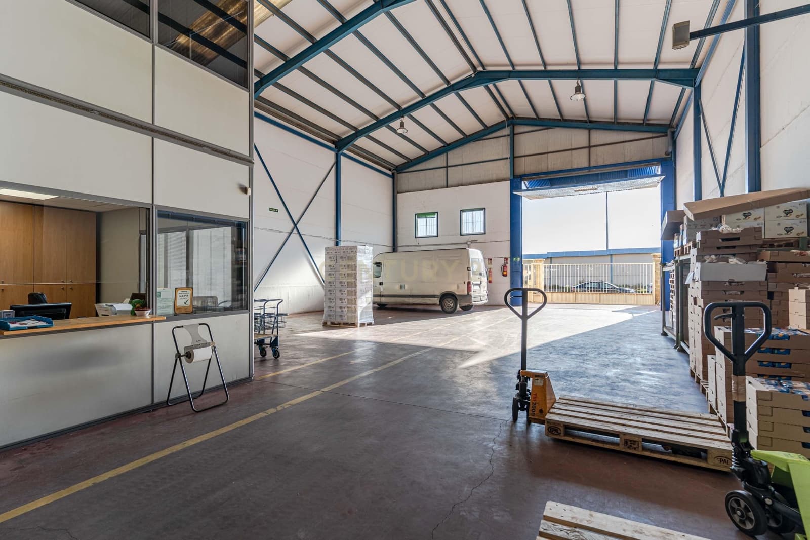 Commercial for sale in Almeria city - € 725,000 (Ref: 9289827)