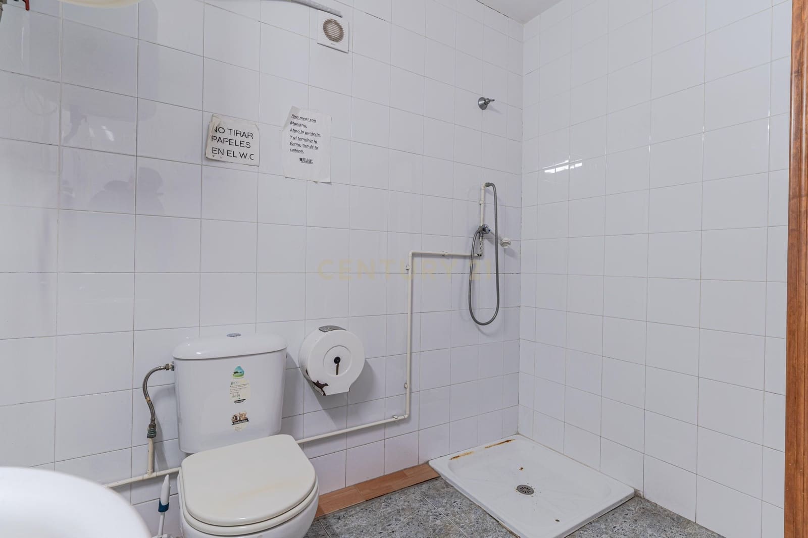 Commercial for sale in Almeria city - € 725,000 (Ref: 9289827)