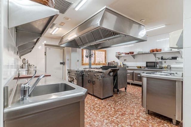 Hotel til salg i Güéjar Sierra - € 1.500.000 (Ref: 9289829)