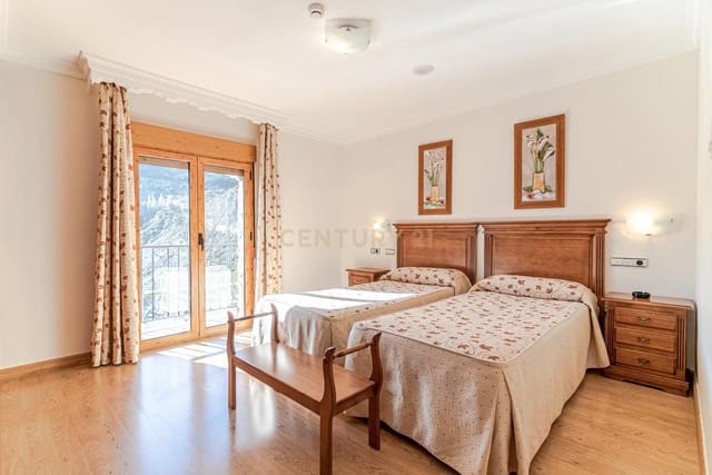 Hotel til salg i Güéjar Sierra - € 1.500.000 (Ref: 9289829)