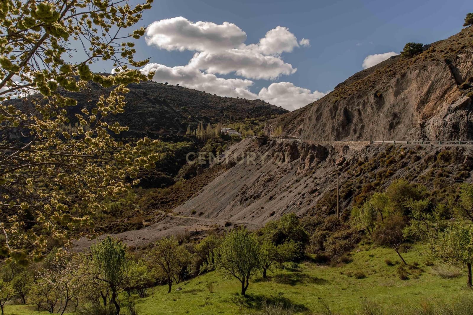 Hotel til salg i Guejar Sierra - € 1.500.000 (Ref: 9289829)