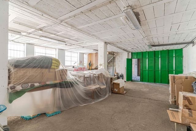 Garage til salg i Pinos Puente - € 210.000 (Ref: 9289832)