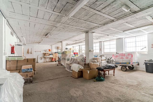 Garage til salg i Pinos Puente - € 210.000 (Ref: 9289832)