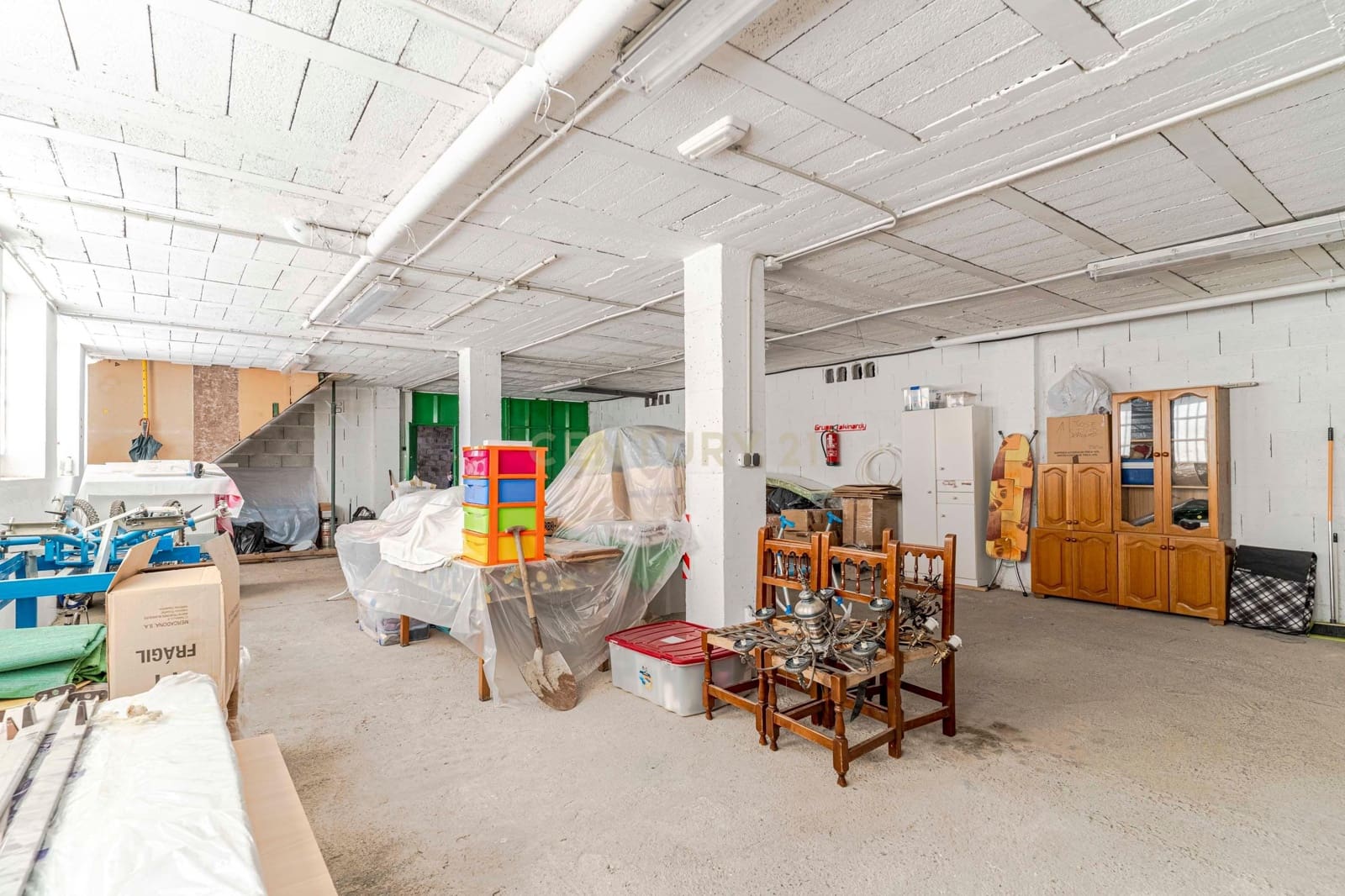 Garage til salg i Pinos Puente - € 210.000 (Ref: 9289832)