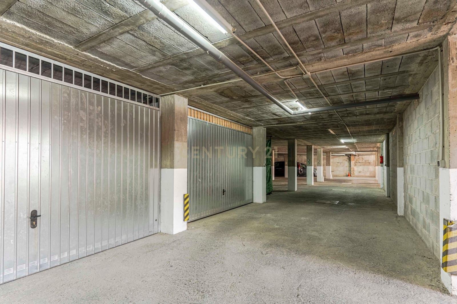 Garage til salg i Pinos Puente - € 210.000 (Ref: 9289832)