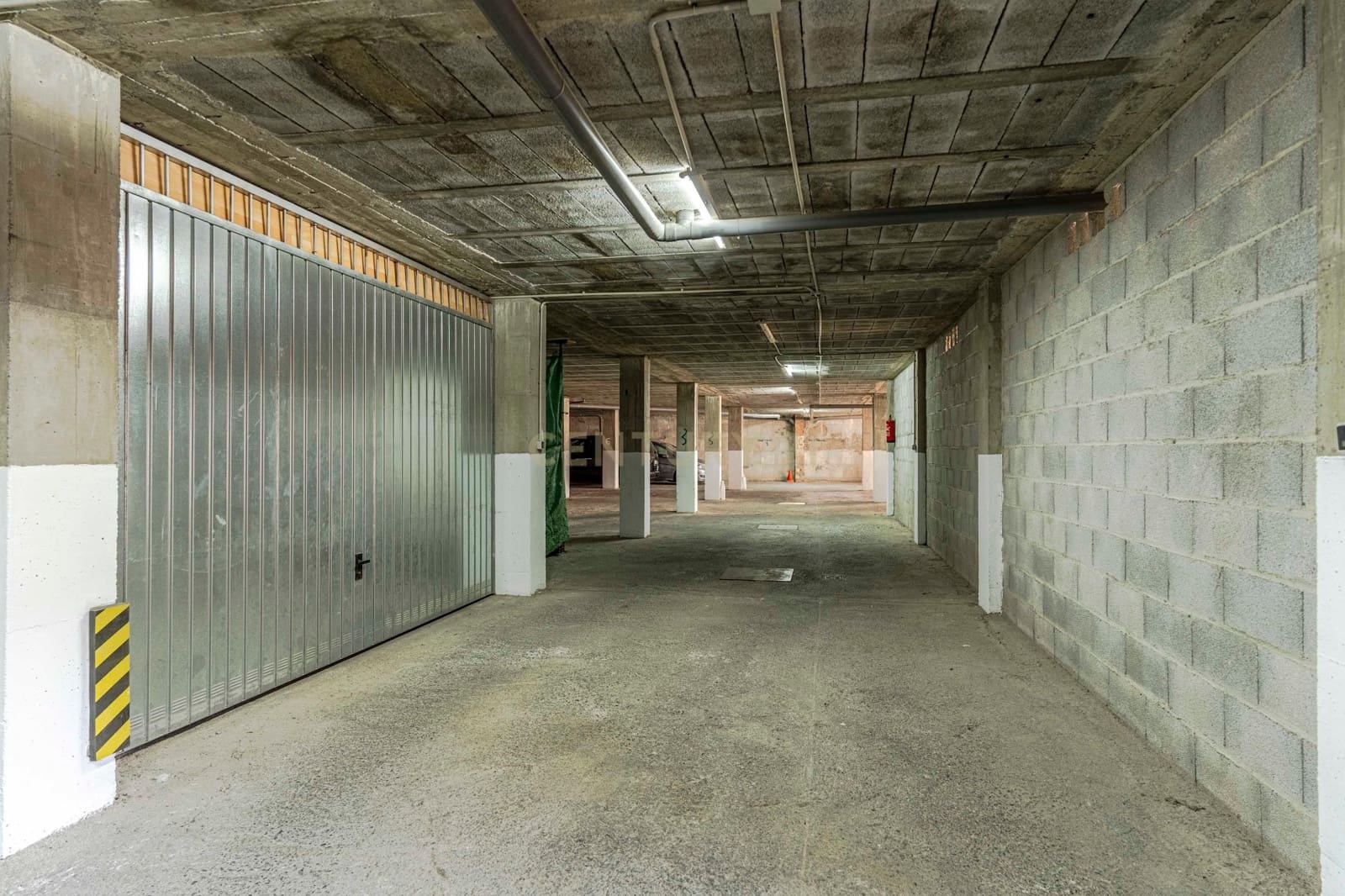 Garage til salg i Pinos Puente - € 210.000 (Ref: 9289832)