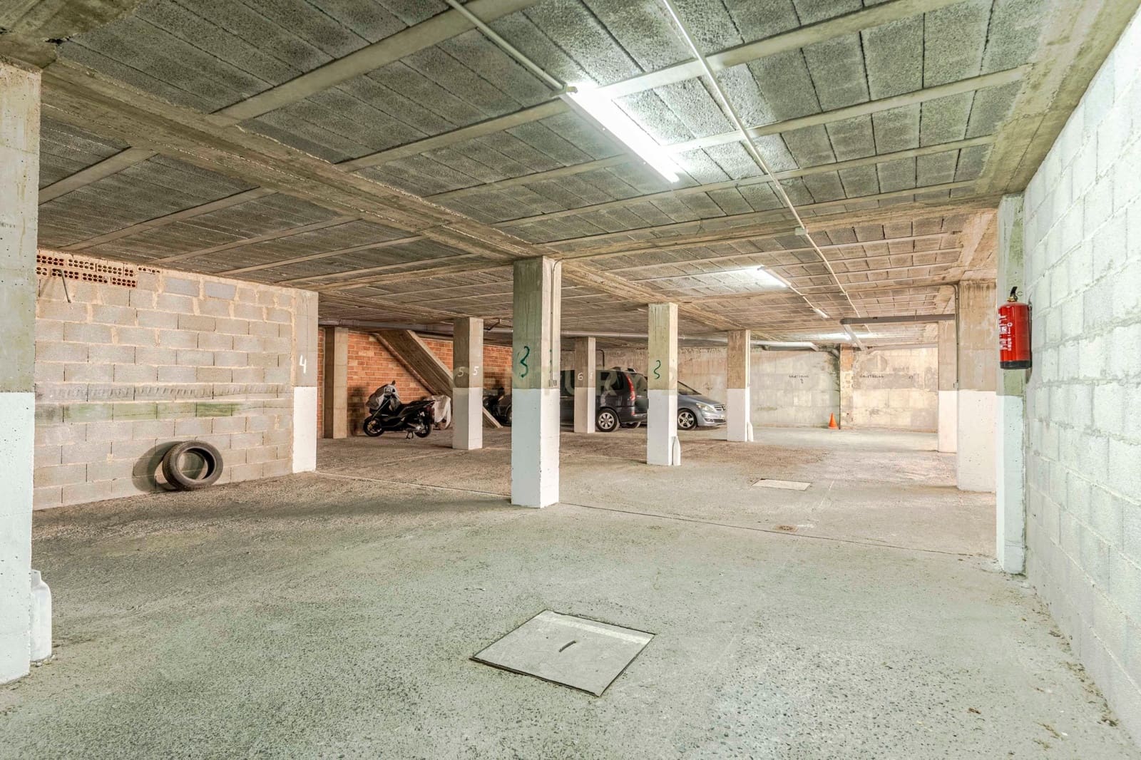 Garage til salg i Pinos Puente - € 210.000 (Ref: 9289832)