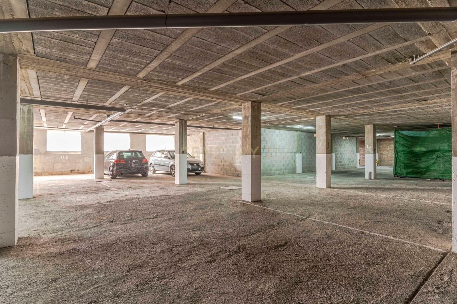 Garage til salg i Pinos Puente - € 210.000 (Ref: 9289832)