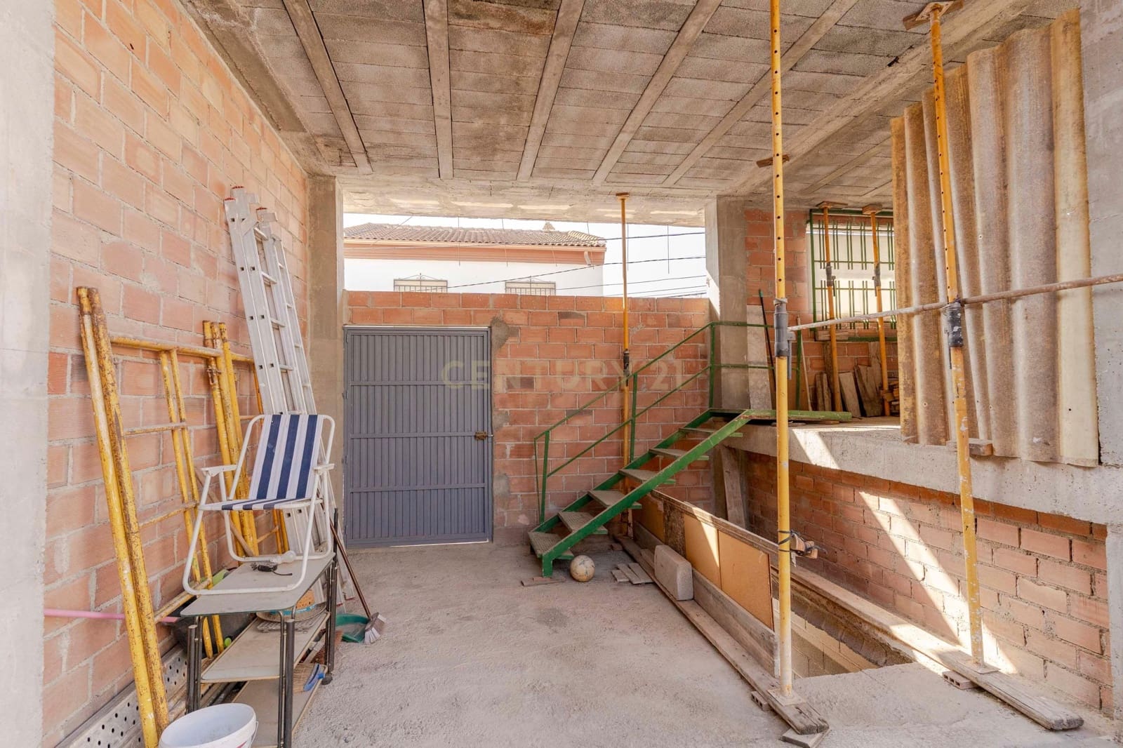 Garage til salg i Pinos Puente - € 210.000 (Ref: 9289832)