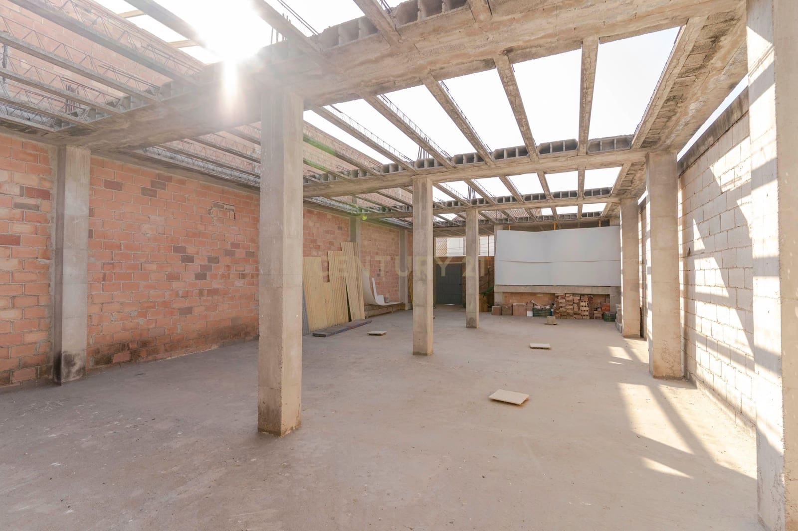 Garage til salg i Pinos Puente - € 210.000 (Ref: 9289832)