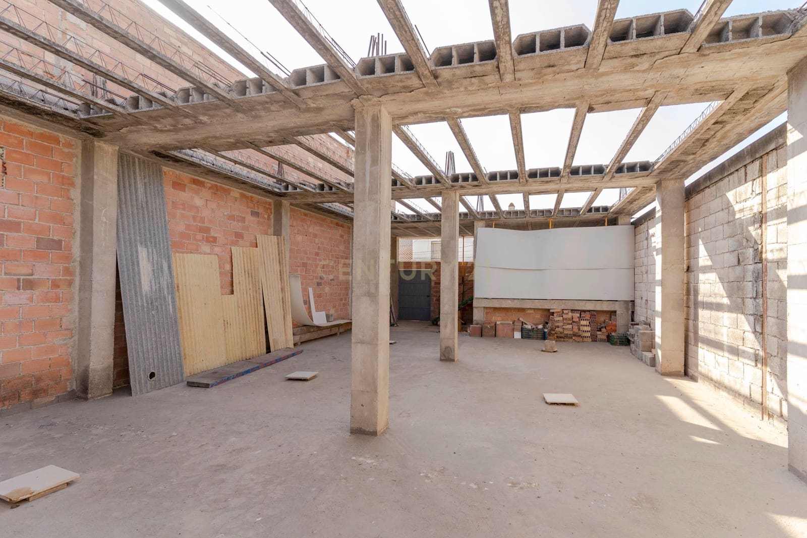 Garage til salg i Pinos Puente - € 210.000 (Ref: 9289832)